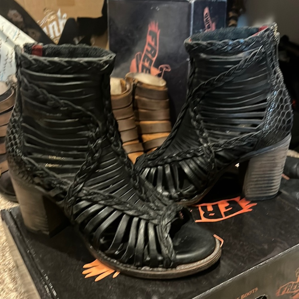 Freebird Bela 8